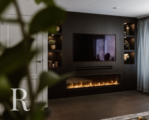 Zwarte cinewall met sfeerhaard