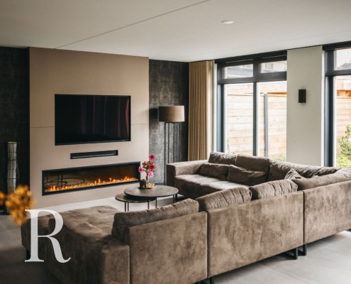 Taupe cinewall met sfeerhaard