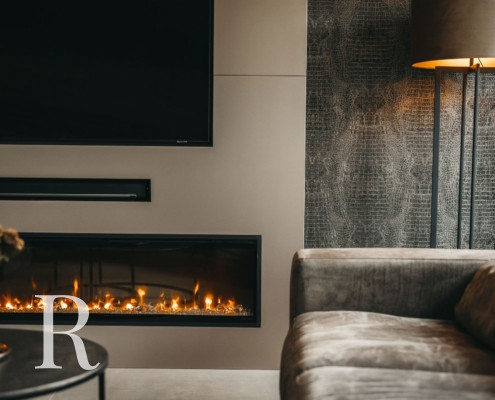 Taupe cinewall met sfeerhaard