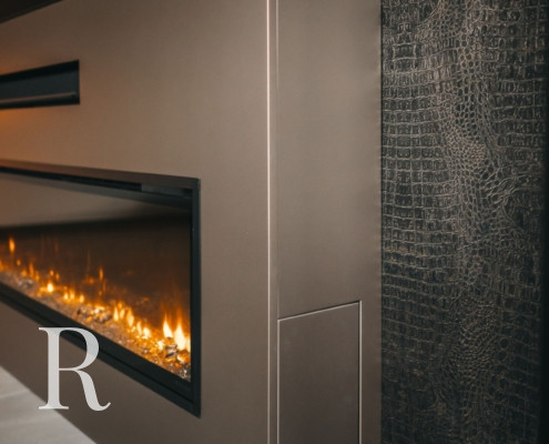 Taupe cinewall met sfeerhaard