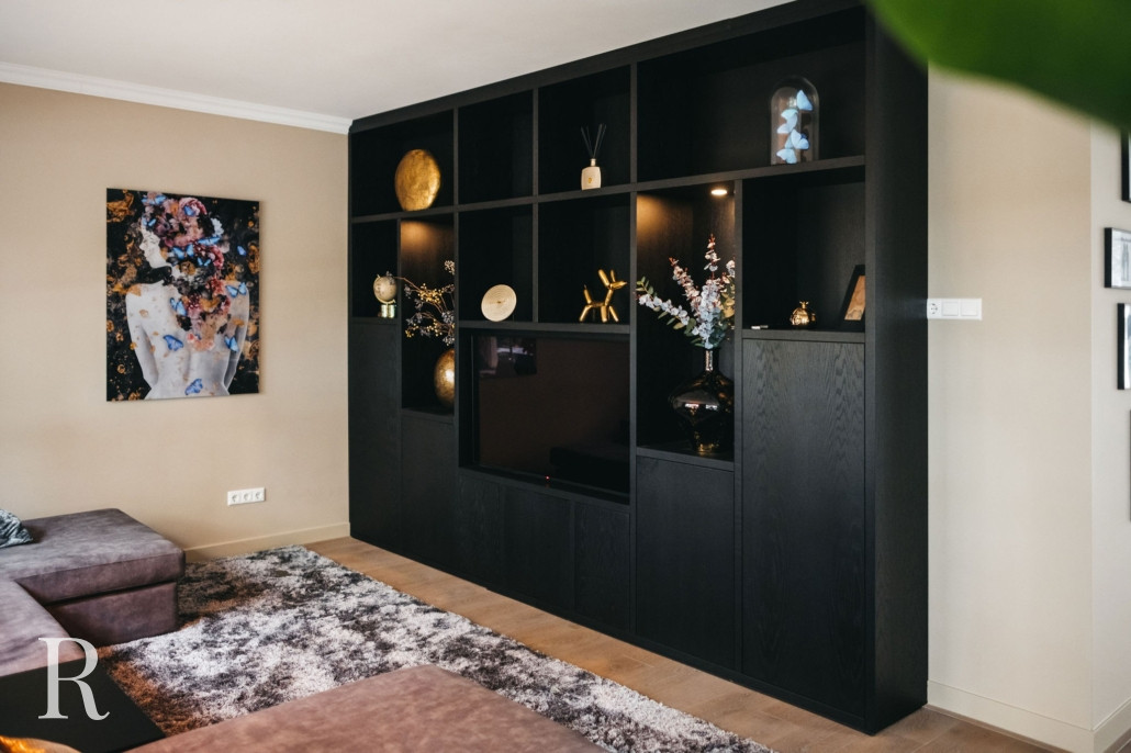 Zwarte cinewall met opbergruimte