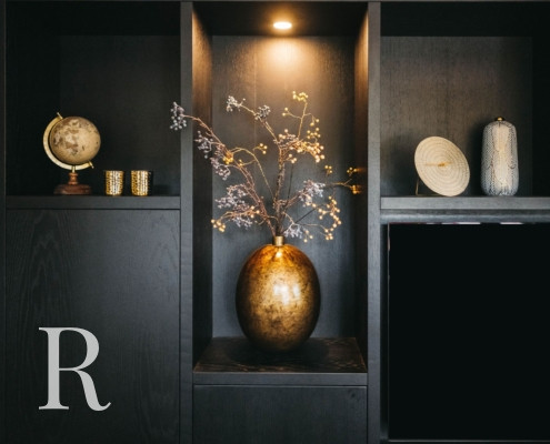 Zwarte cinewall met opbergruimte