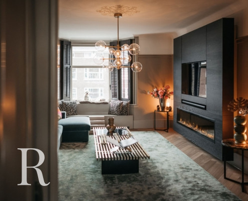 Zwarte cinewall met sfeerhaard