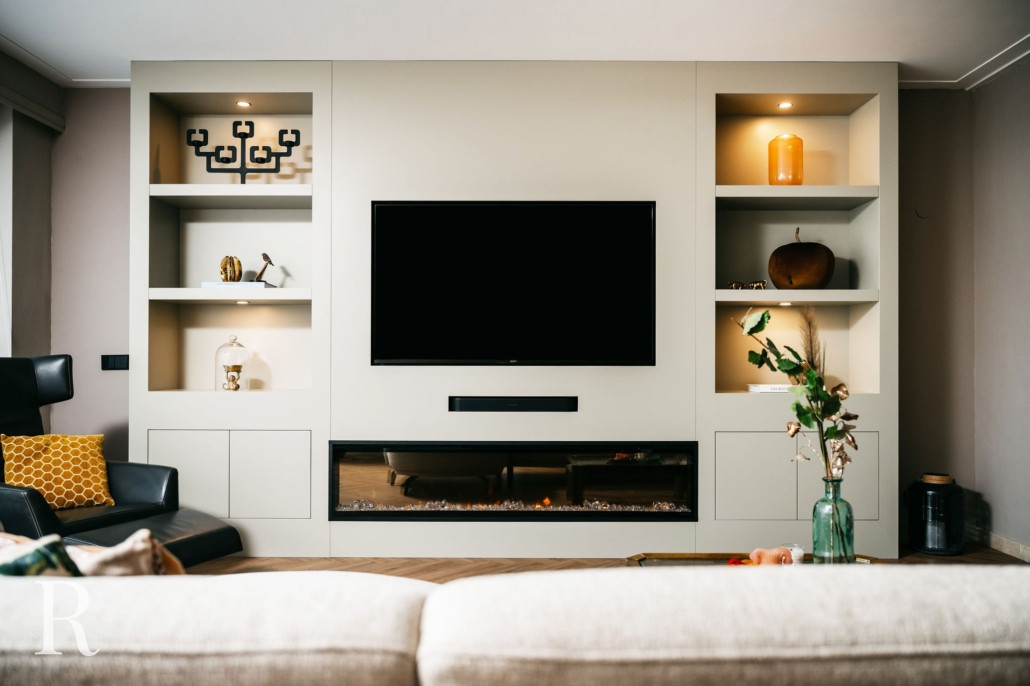 Witte cinewall met sfeerhaard