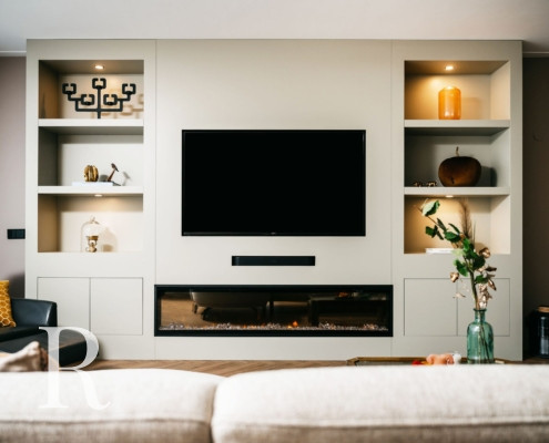 Witte cinewall met sfeerhaard