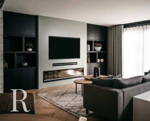 Zwart-witte cinewall met sfeerhaard