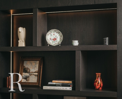 Zwarte cinewall met sfeerhaard