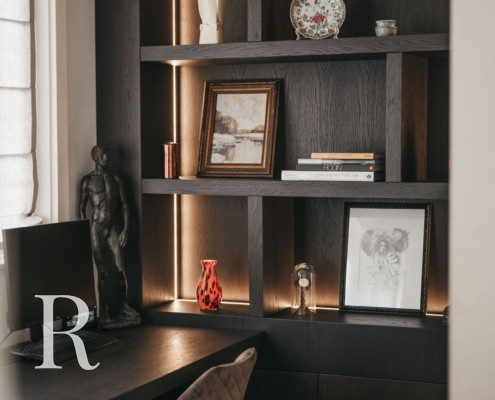 Zwarte cinewall met sfeerhaard