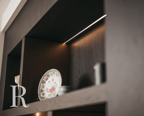 Zwarte cinewall met sfeerhaard