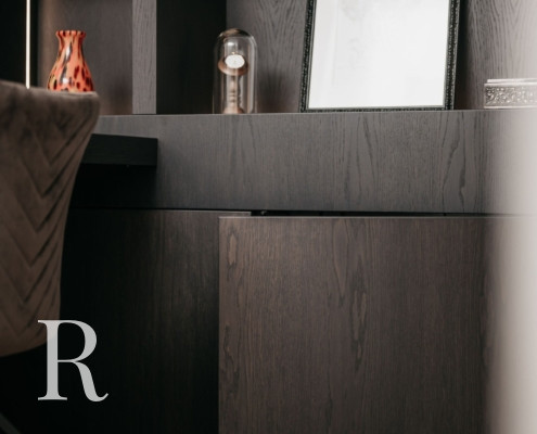 Zwarte cinewall met sfeerhaard