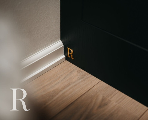 Zwarte cinewall met sfeerhaard