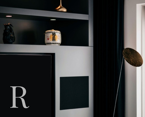 Zwarte cinewall met sfeerhaard