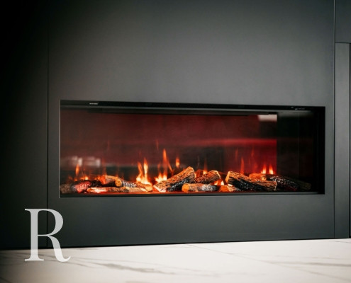 Zwarte cinewall met sfeerhaard