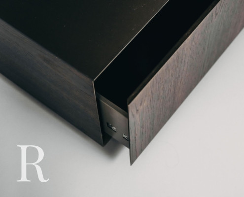 Bruine cinewall met sfeerhaard