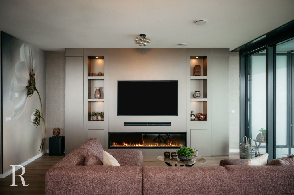 Taupe cinewall met sfeerhaard