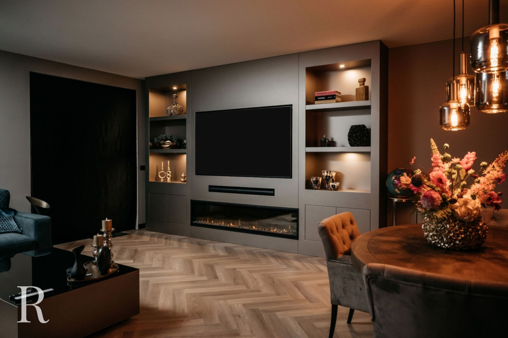 Taupe cinewall met sfeerhaard