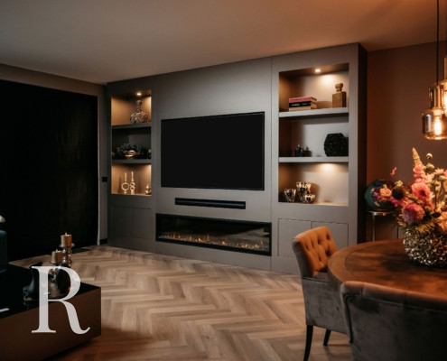 Taupe cinewall met sfeerhaard