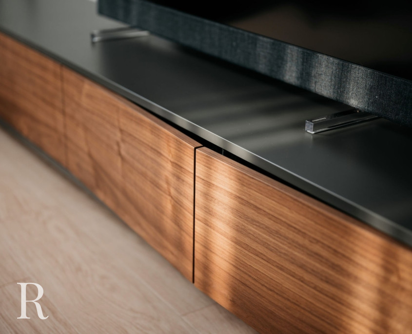 Antraciet houten tv-meubel met sfeerhaard