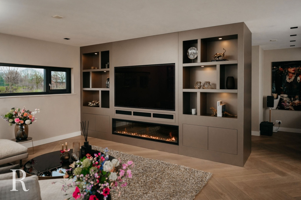 Taupe cinewall met sfeerhaard