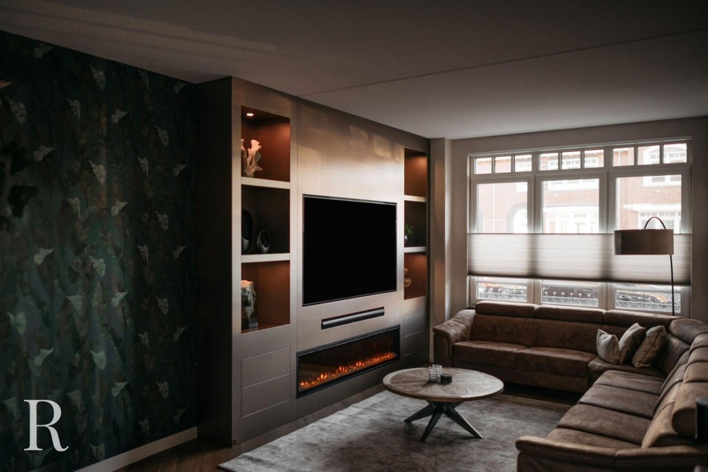 Taupe cinewall met sfeerhaard