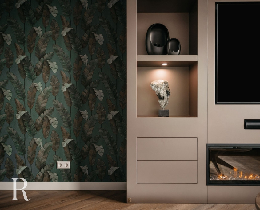 Taupe cinewall met sfeerhaard