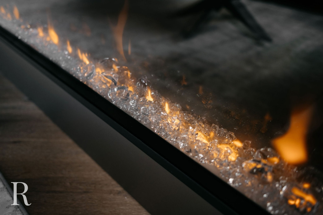 Taupe cinewall met sfeerhaard