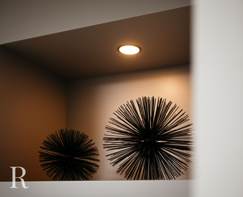 taupe cinewall met spotjes