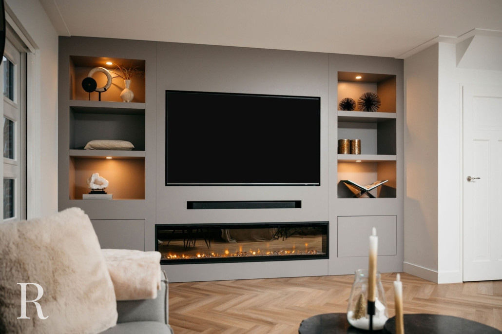 Taupe cinewall met sfeerhaard