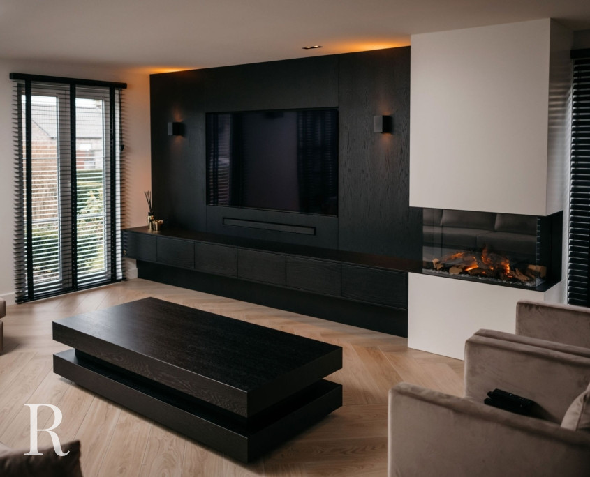 Zwarte cinewall met sfeerhaard