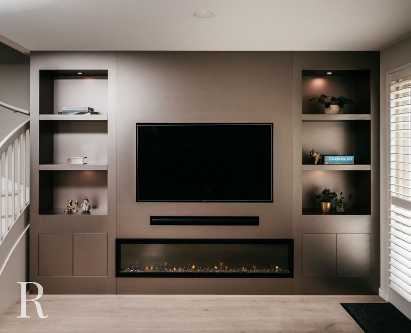 Taupe cinewall met sfeerhaard