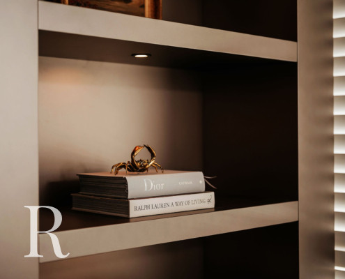 Taupe cinewall met sfeerhaard