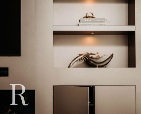 Taupe cinewall met sfeerhaard