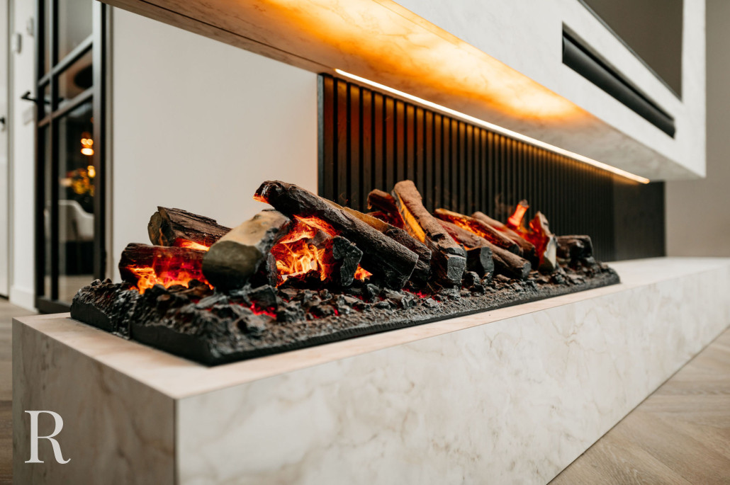 Marmeren cinewall met sfeerhaard