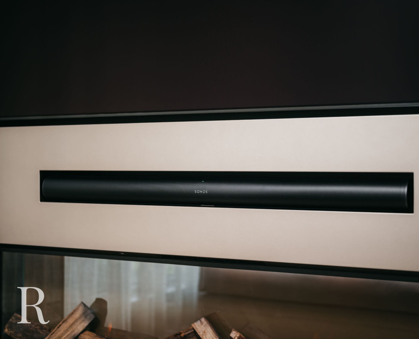 Taupe cinewall/roomdivider met sfeerhaard