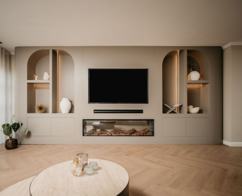 Taupe cinewall met sfeerhaard - Utrecht