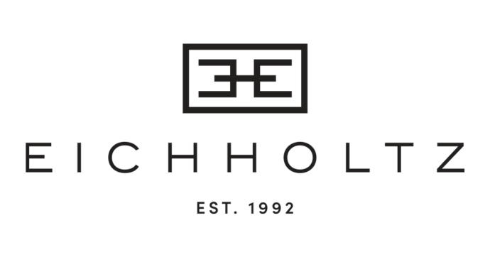 Zwart Eichholtz-logo met een geometrisch symbool boven het woord EICHHOLTZ in hoofdletters; EST. 1992 staat eronder in kleinere tekst. Het ontwerp is minimaal en modern op een witte achtergrond.