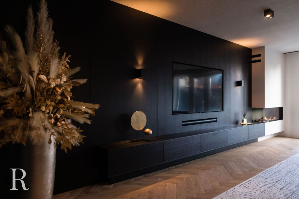 Zwarte cinewall met soundbar Zevenhuizen Relaxury