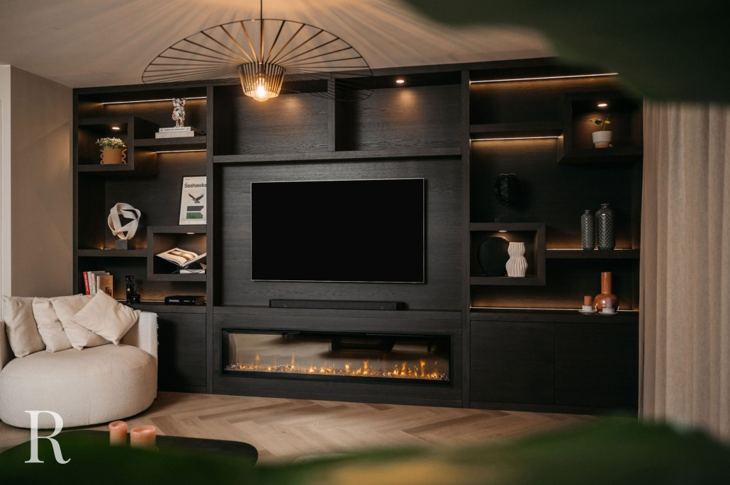 Zwarte cinewall met sfeerhaard