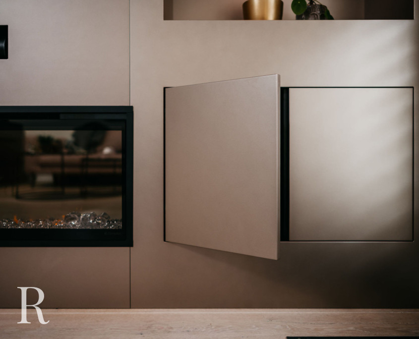 Taupe cinewall met sfeerhaard